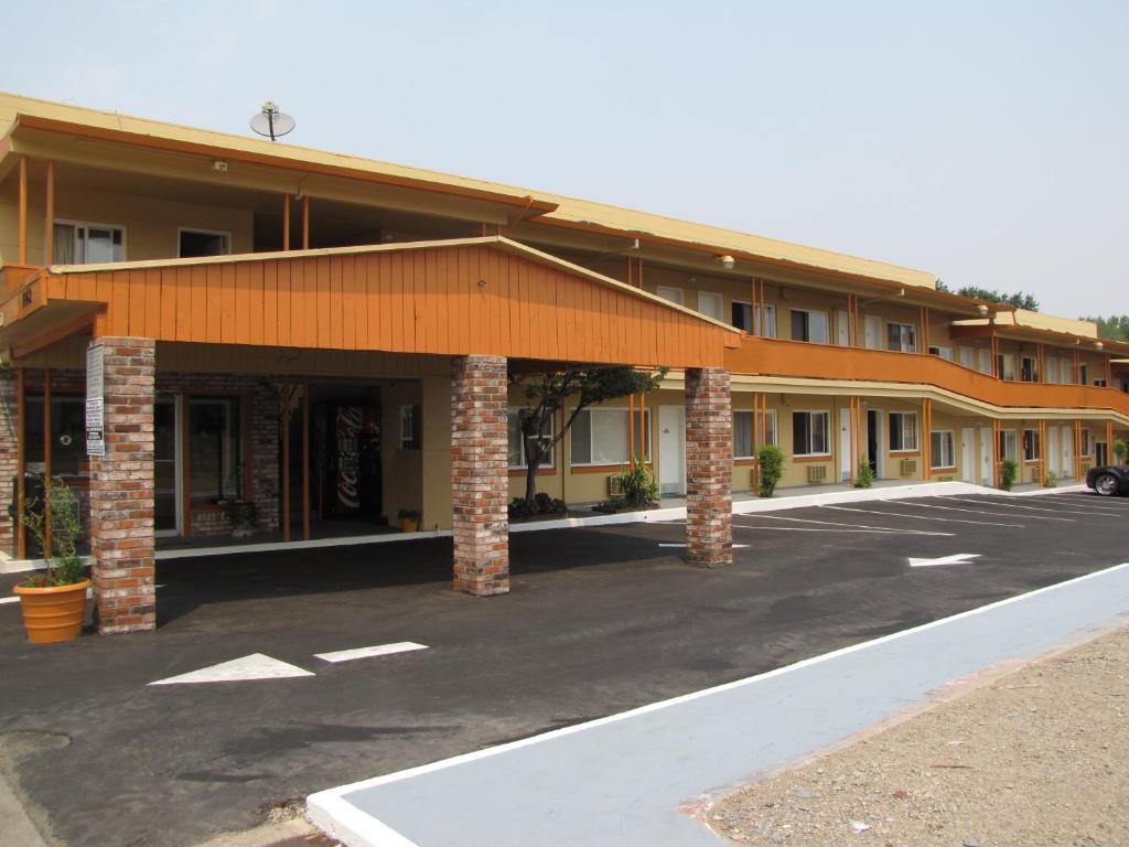 Classic Inn Ред-Блафф Экстерьер фото